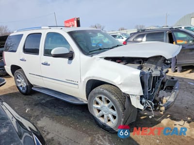 Czwarte zdjęcie samochodu z boku: 2009 GMC YUKON DENALI VIN:1GKFK03279R273225 - miniatura