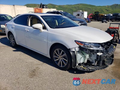 Czwarte zdjęcie samochodu z boku: 2018 LEXUS ES 300H VIN:JTHBW1GG2J2184863 - miniatura