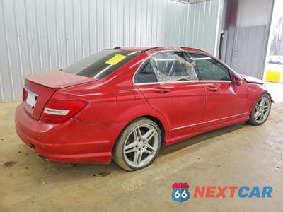 Trzecie zdjęcie samochodu z tyłu: 2013 MERCEDES-BENZ C 350 VIN:WDDGF5HB8DA848049 - miniatura