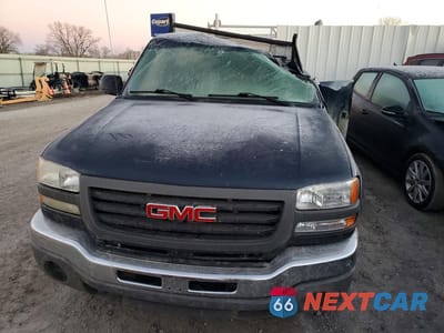 Piąte zdjęcie samochodu w środku: 2006 GMC SIERRA K2500 HEAVY DUTY VIN:1GDHK24U06E283366 - miniatura