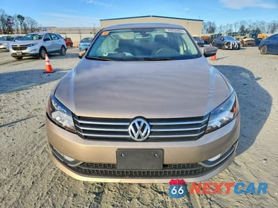 Piąte zdjęcie samochodu w środku: 2015 VOLKSWAGEN PASSAT SE VIN:1VWBS7A38FC063470 - miniatura