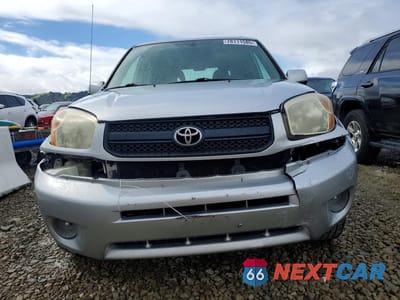 Piąte zdjęcie samochodu w środku: 2004 TOYOTA RAV4 VIN:JTEHD20V346005450 - miniatura