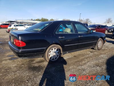 Trzecie zdjęcie samochodu z tyłu: 1996 MERCEDES-BENZ E 320 VIN:WDBJF55F0TJ020100 - miniatura