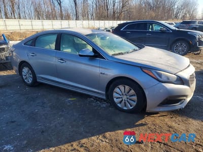 Czwarte zdjęcie samochodu z boku: 2017 HYUNDAI SONATA HYBRID VIN:KMHE24L18HA050285 - miniatura