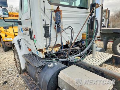 Zdjęcie 6 z 10 samochodu: 2007 INTERNATIONAL 8600 SEMI TRUCK VIN:1HSHXAHR17J375611 - miniatura