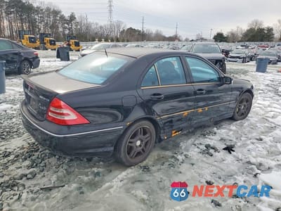 Trzecie zdjęcie samochodu z tyłu: 2002 MERCEDES-BENZ C 32 AMG KOMPRESSOR VIN:WDBRF65J02F232851 - miniatura