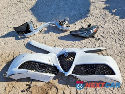 Zdjęcie 12 z 12 samochodu: 2023 ALFA ROMEO GIULIA TI VIN:ZARFAMBN6P7669663 - miniatura