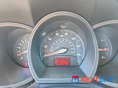 Zdjęcie 9 z 11 samochodu: 2012 KIA RIO 5-DOOR LX VIN:KNADM5A31C6014760 - miniatura