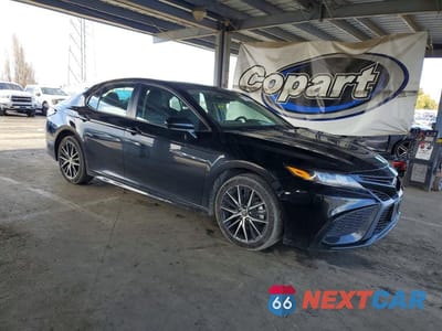 Czwarte zdjęcie samochodu z boku: 2021 TOYOTA CAMRY SE VIN:4T1G11AK6MU474725 - miniatura