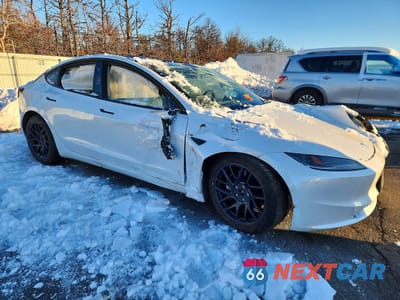 Czwarte zdjęcie samochodu z boku: 2025 TESLA MODEL 3 VIN:5YJ3E1EB5SF912464 - miniatura