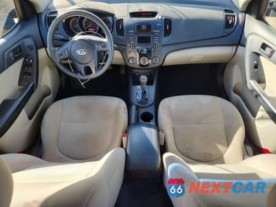 Zdjęcie 8 z 13 samochodu: 2010 KIA FORTE EX VIN:KNAFU4A26A5238779 - miniatura