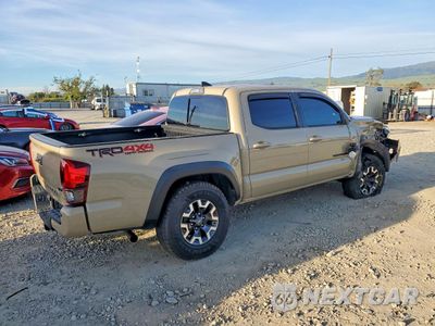 Trzecie zdjęcie samochodu z tyłu: 2019 TOYOTA TACOMA TRD OFF-ROAD VIN:3TMCZ5AN5KM273381 - miniatura