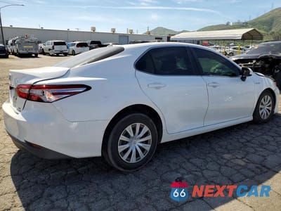 Trzecie zdjęcie samochodu z tyłu: 2018 TOYOTA CAMRY LE VIN:4T1B31HKXJU502211 - miniatura