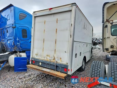 Trzecie zdjęcie samochodu z tyłu: 2015 CHEVROLET EXPRESS UTILITY / SERVICE TRUCK VIN:1GB0G2CG9F1208336 - miniatura