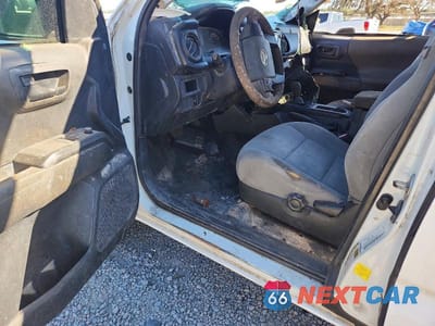 Zdjęcie 8 z 12 samochodu: 2018 TOYOTA TACOMA ACCESS CAB VIN:5TFRX5GN9JX114105 - miniatura