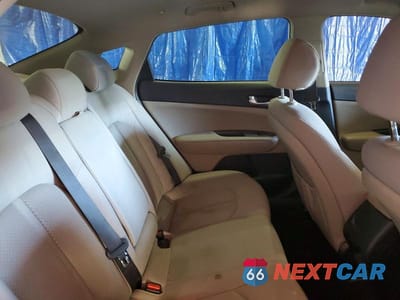 Zdjęcie 10 z 11 samochodu: 2018 KIA OPTIMA VIN:5XXGT4L38JG264554 - miniatura