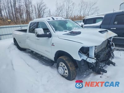 Czwarte zdjęcie samochodu z boku: 2023 RAM 3500 LARAMIE VIN:3C63RRJL8PG624464 - miniatura