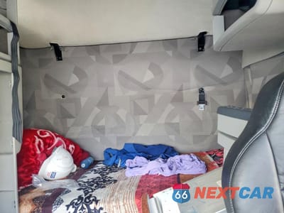 Zdjęcie 6 z 10 samochodu: 2007 VOLVO VN VNL - SEMI TRUCK VIN:4V4NC9GH97N468713 - miniatura