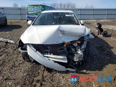 Piąte zdjęcie samochodu w środku: 2015 VOLVO S60 PREMIER VIN:YV140MFBXF1314835 - miniatura