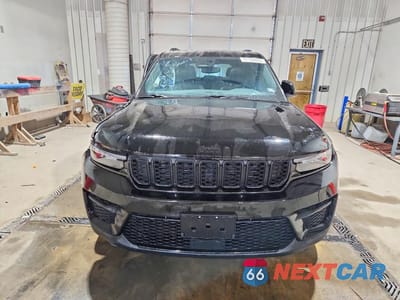 Piąte zdjęcie samochodu w środku: 2023 JEEP GRAND CHEROKEE LAREDO VIN:1C4RJHAG5P8104493 - miniatura