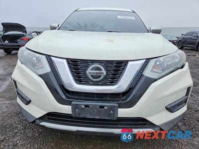 Piąte zdjęcie samochodu w środku: 2018 NISSAN ROGUE S VIN:5N1AT2MTXJC783206 - miniatura