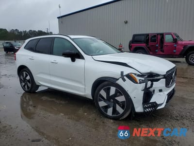 Czwarte zdjęcie samochodu z boku: 2025 VOLVO XC60 PLUS VIN:YV4H60RC5S1007891 - miniatura