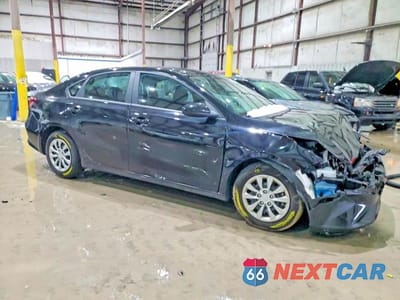 Czwarte zdjęcie samochodu z boku: 2024 KIA FORTE LX VIN:3KPF24AD0RE829975 - miniatura
