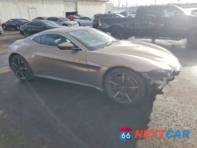 Czwarte zdjęcie samochodu z boku: 2020 ASTON MARTIN VANTAGE VIN:SCFSMGAW4LGN03875 - miniatura