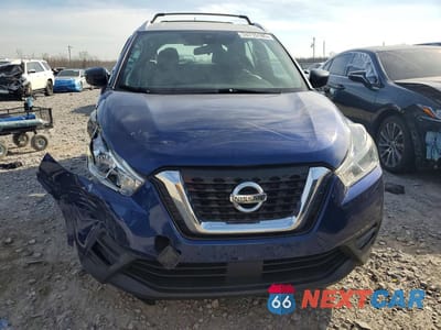 Piąte zdjęcie samochodu w środku: 2020 NISSAN KICKS VIN:3N1CP5CVXLL491118 - miniatura