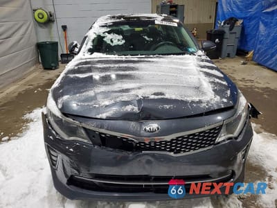 Piąte zdjęcie samochodu w środku: 2018 KIA OPTIMA S VIN:5XXGT4L34JG241904 - miniatura