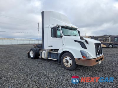 2018 VOLVO VNL SEMI TRUCK 4V4N39EH7JN987933 - główne zdjęcie licytacji z USA - miniatura