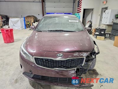 Piąte zdjęcie samochodu w środku: 2018 KIA FORTE LX VIN:3KPFK4A70JE258387 - miniatura