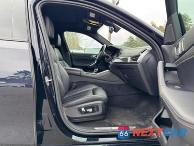 Piąte zdjęcie samochodu w środku: 2020 BMW X6 M50I VIN:5UXCY8C08L9B21442 - miniatura