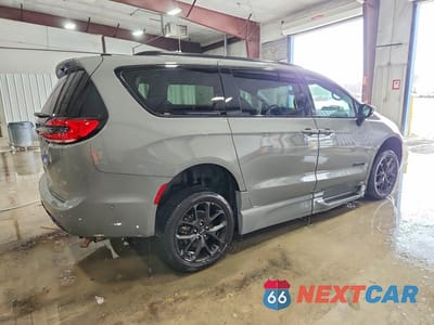 Trzecie zdjęcie samochodu z tyłu: 2023 CHRYSLER PACIFICA TOURING L VIN:2C4RC1BG3PR537962 - miniatura