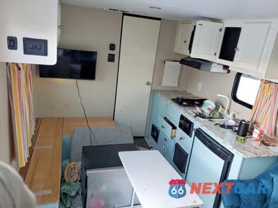 Zdjęcie 6 z 10 samochodu: 2019 KEYSTONE SPRINGDALE CAMPER VIN:4YDT17010KW106375 - miniatura