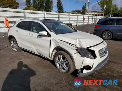 Czwarte zdjęcie samochodu z boku: 2018 MERCEDES-BENZ GLA 250 VIN:WDCTG4EB3JJ468580 - miniatura