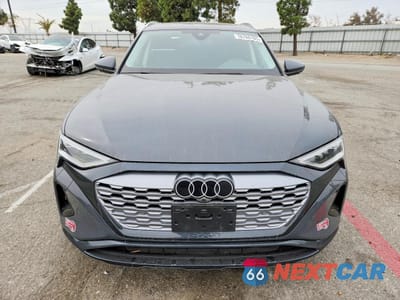 Piąte zdjęcie samochodu w środku: 2024 AUDI Q8 E-TRON PREMIUM PLUS VIN:WA15AAGE2RB015718 - miniatura