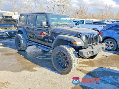 Czwarte zdjęcie samochodu z boku: 2020 JEEP WRANGLER UNLIMITED SPORT VIN:1C4HJXDG4LW332279 - miniatura