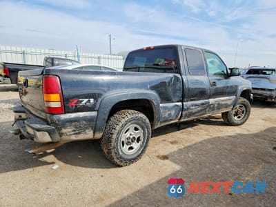 Trzecie zdjęcie samochodu z tyłu: 2003 GMC NEW SIERRA K1500 VIN:2GTEK19T231199824 - miniatura