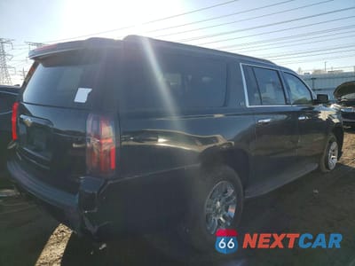 Trzecie zdjęcie samochodu z tyłu: 2018 CHEVROLET SUBURBAN C1500 LT VIN:1GNSCHKC6JR390578 - miniatura