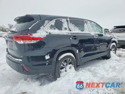 Trzecie zdjęcie samochodu z tyłu: 2019 TOYOTA HIGHLANDER LE VIN:5TDBZRFHXKS974987 - miniatura