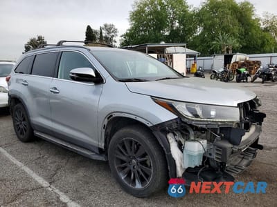 Czwarte zdjęcie samochodu z boku: 2019 TOYOTA HIGHLANDER SE VIN:5TDKZRFH7KS567953 - miniatura