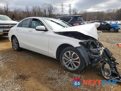 Czwarte zdjęcie samochodu z boku: 2015 MERCEDES-BENZ C 300 4MATIC VIN:55SWF4KB6FU060808 - miniatura