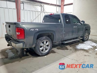 Trzecie zdjęcie samochodu z tyłu: 2011 CHEVROLET SILVERADO K1500 LT VIN:1GCRKSE34BZ208073 - miniatura