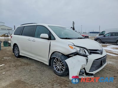 Czwarte zdjęcie samochodu z boku: 2019 TOYOTA SIENNA XLE 8-PASSENGER VIN:5TDYZ3DC5KS995504 - miniatura