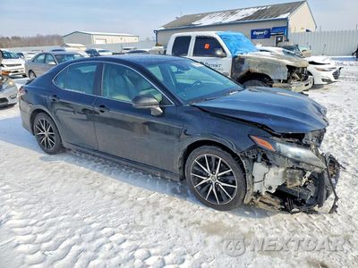 Czwarte zdjęcie samochodu z boku: 2021 TOYOTA CAMRY SE VIN:4T1G11AK1MU525709 - miniatura