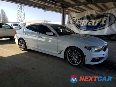 Czwarte zdjęcie samochodu z boku: 2018 BMW 530XE VIN:WBAJB1C57JB374801 - miniatura