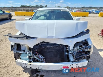 Piąte zdjęcie samochodu w środku: 2018 CHRYSLER 300 S VIN:2C3CCABG7JH243729 - miniatura