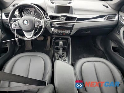 Zdjęcie 8 z 13 samochodu: 2016 BMW X1 VIN:WBXHT3C35G5F63940 - miniatura