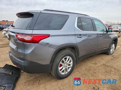 Trzecie zdjęcie samochodu z tyłu: 2021 CHEVROLET TRAVERSE LT VIN:1GNERGKW8MJ178154 - miniatura